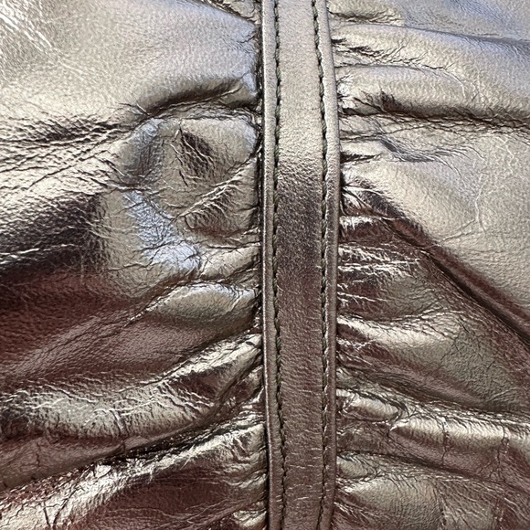 Anne Klein Calderon Vintage Bronze Leather shoulder Bag. Metal Snap Closure - Picture 6 of 11